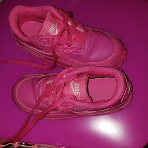 Girl Nike tennis shoes